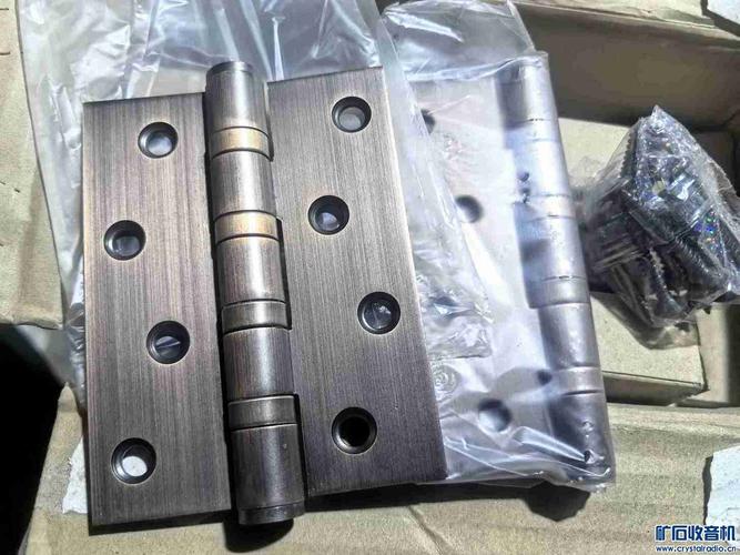 不銹鋼合頁與金屬可調柜子腳 現代家具五金中的耐用與靈活性